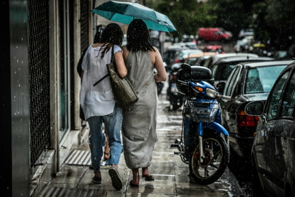 Η κακοκαιρία “Αθηνά” έτοιμη να κάνει την εμφάνιση της – Ποιες περιοχές θα “χτυπήσει”