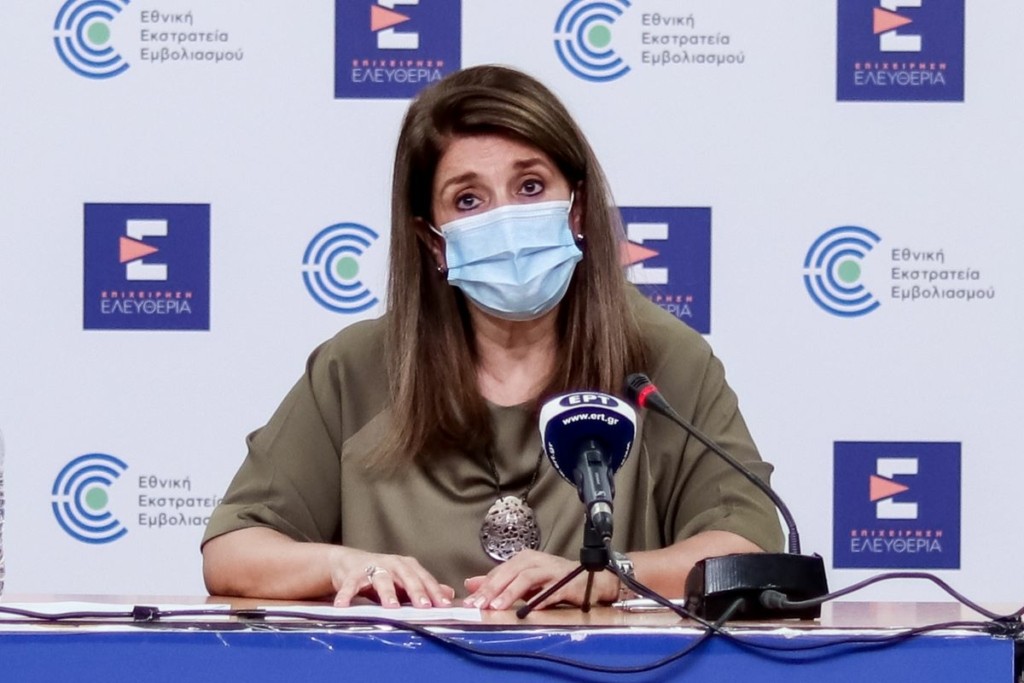 Εκτοξεύτηκε το επιδημιολογικό φορτίο στη χώρα – Όλοι με μάσκα στις παρελάσεις