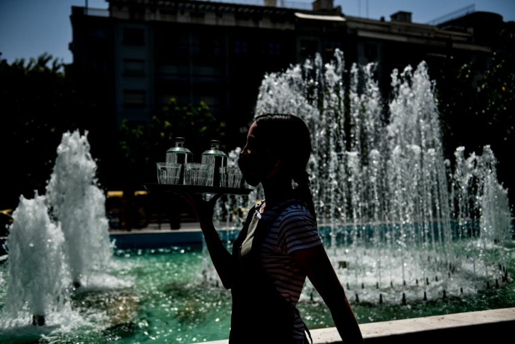 2.876 νέα κρούσματα για την Τρίτη – Πόσοι διασωληνωμένοι και θάνατοι ανακοινώθηκαν