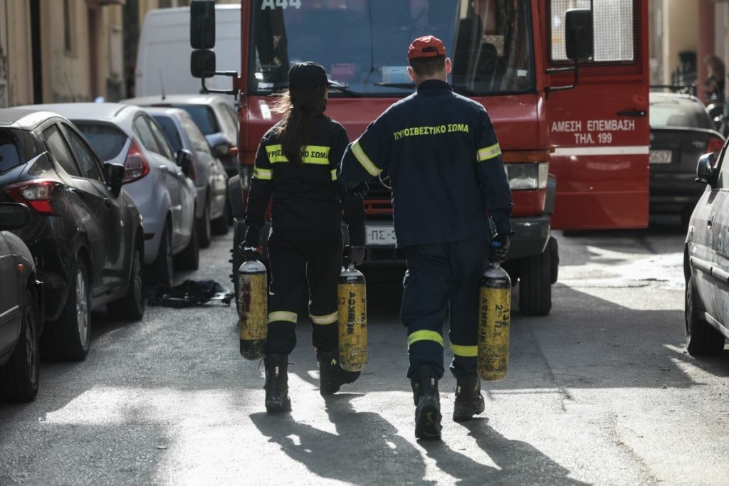 Περίεργη έκρηξη στον Βόλο – Φωτιά ξέσπασε σε υπόγειο πάρκινγκ (pics)