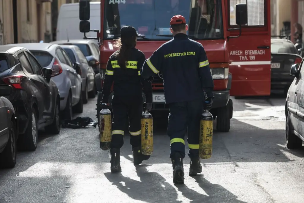 Περίεργη έκρηξη στον Βόλο – Φωτιά ξέσπασε σε υπόγειο πάρκινγκ (pics)
