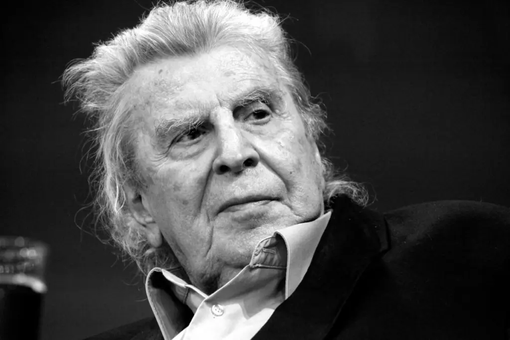 O Μίκης Θεοδωράκης έγινε γκράφιτι στο κέντρο της Αθήνας – Το συγκινητικό έργο γνωστού street artist (vid&pic)