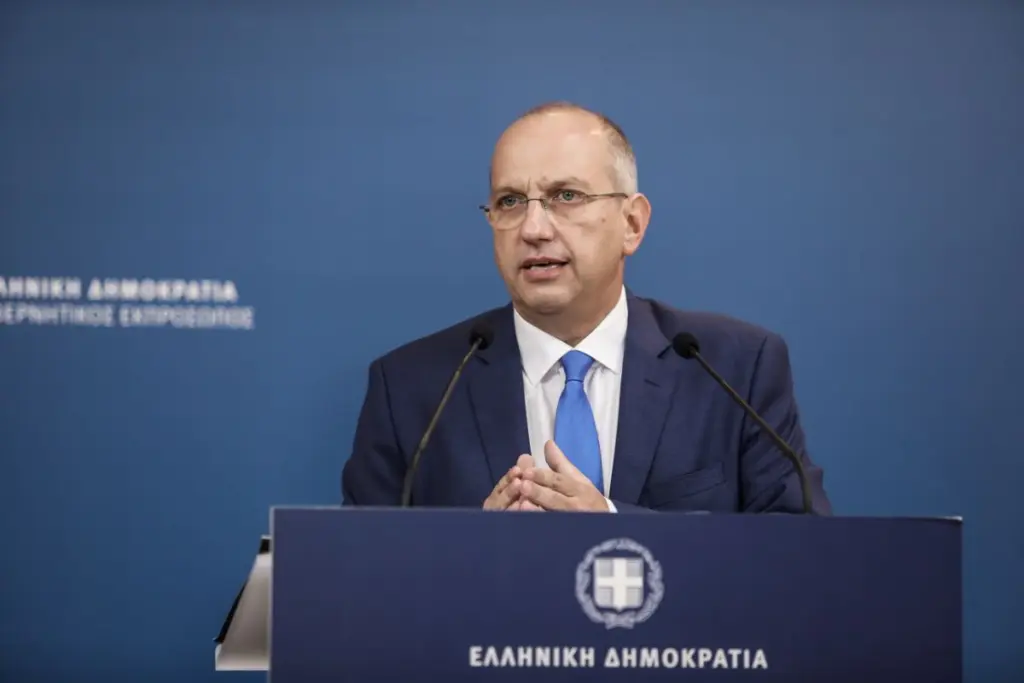 Απάντηση Οικονόμου σε Τσίπρα: “Ονειρεύεται με τον Πολάκη νέους ρεβανσισμούς”