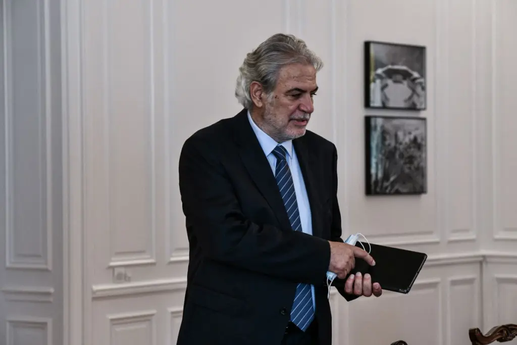 Η Πανελλήνια Ομοσπονδία Θεάματος στέλνει εξώδικο στον υπουργό Πολιτικής Προστασίας