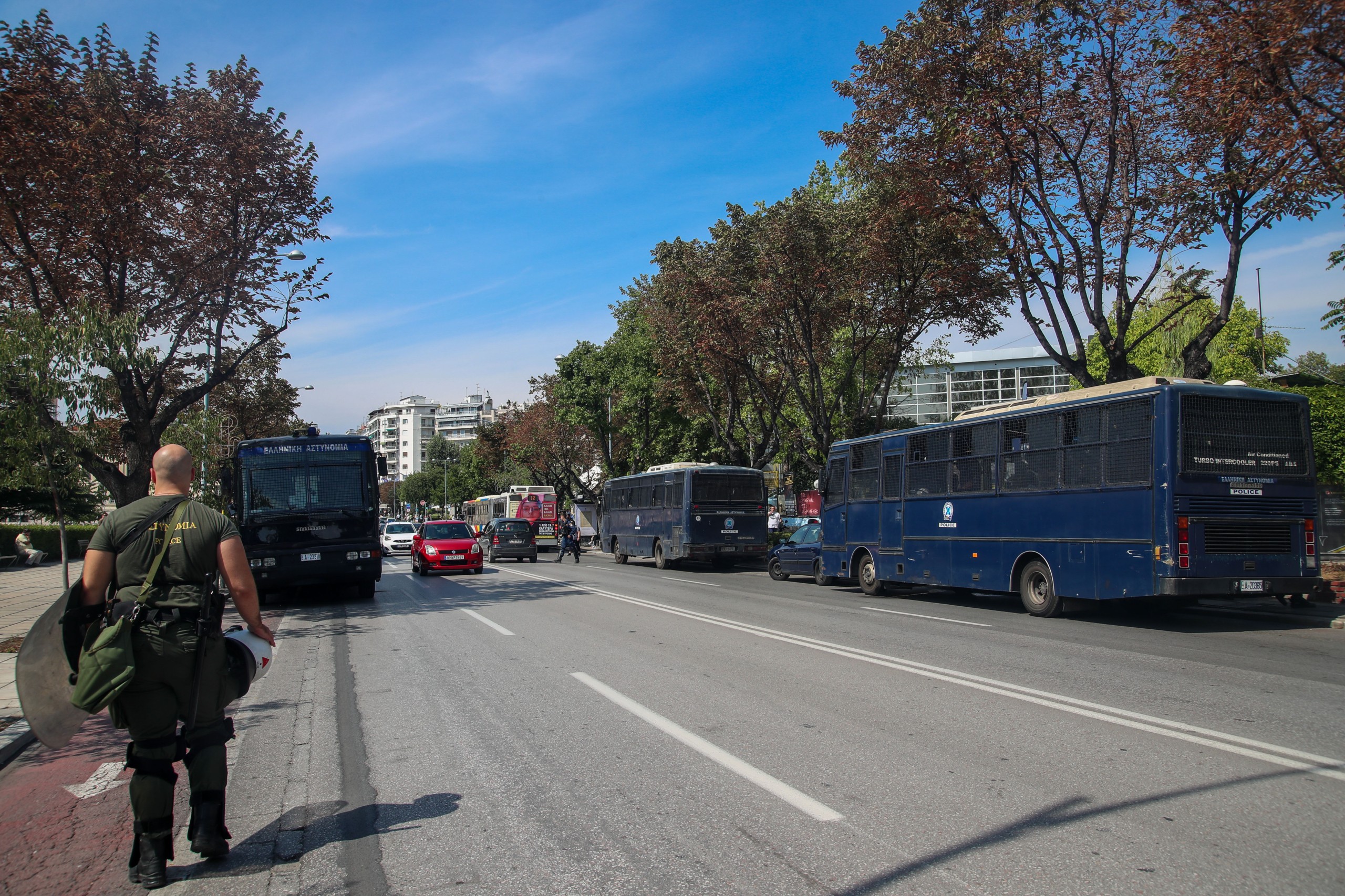 Δεκατέσσερις προσαγωγές για την επίθεση ακροδεξιών σε μέλη της ΚΝΕ – Μήνυση από τον βουλευτή του ΚΚΕ Στολτίδη (pic&vids)