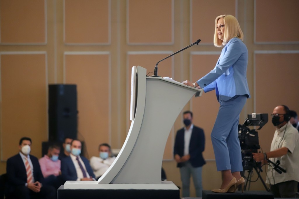 Όταν η Φώφη Γεννηματά χόρευε το ζεϊμπέκικο της Ευδοκίας ανήμερα της γιορτής της (vid)