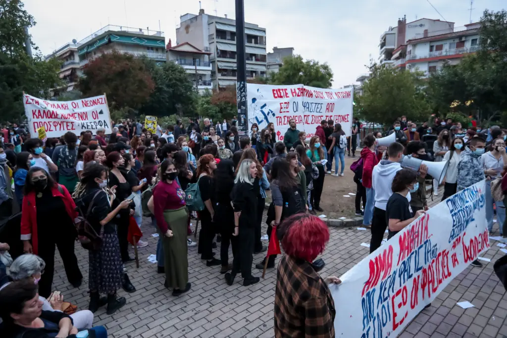 Νέα ένταση έξω από το ΕΠΑΛ Σταυρούπολης – Κλούβες και αστυνομικοί έξω από το σχολείο (pics&vid)