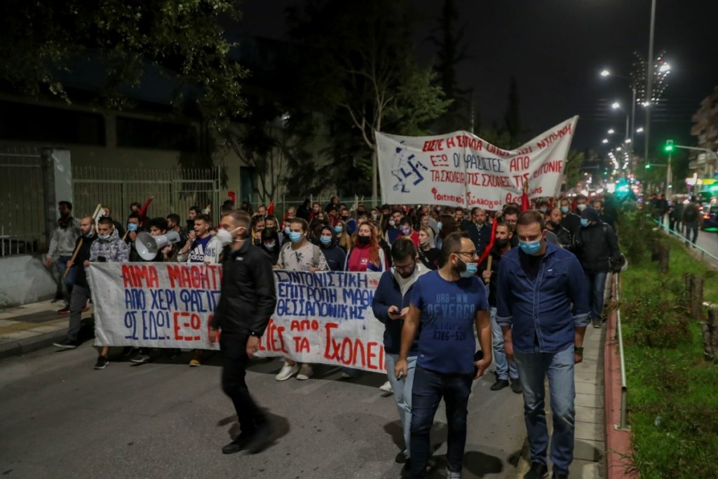 Μητέρα μαθήτριας στη Σταυρούπολη συγκλονίζει – “Δε θέλω το παιδί μου να γίνει νέος Παύλος Φύσσας”