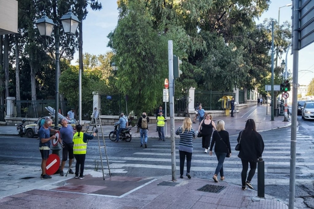 2.125 νέα κρούσματα για τη Δευτέρα – Πόσοι ανεμβολίαστοι βρίσκονται στις ΜΕΘ