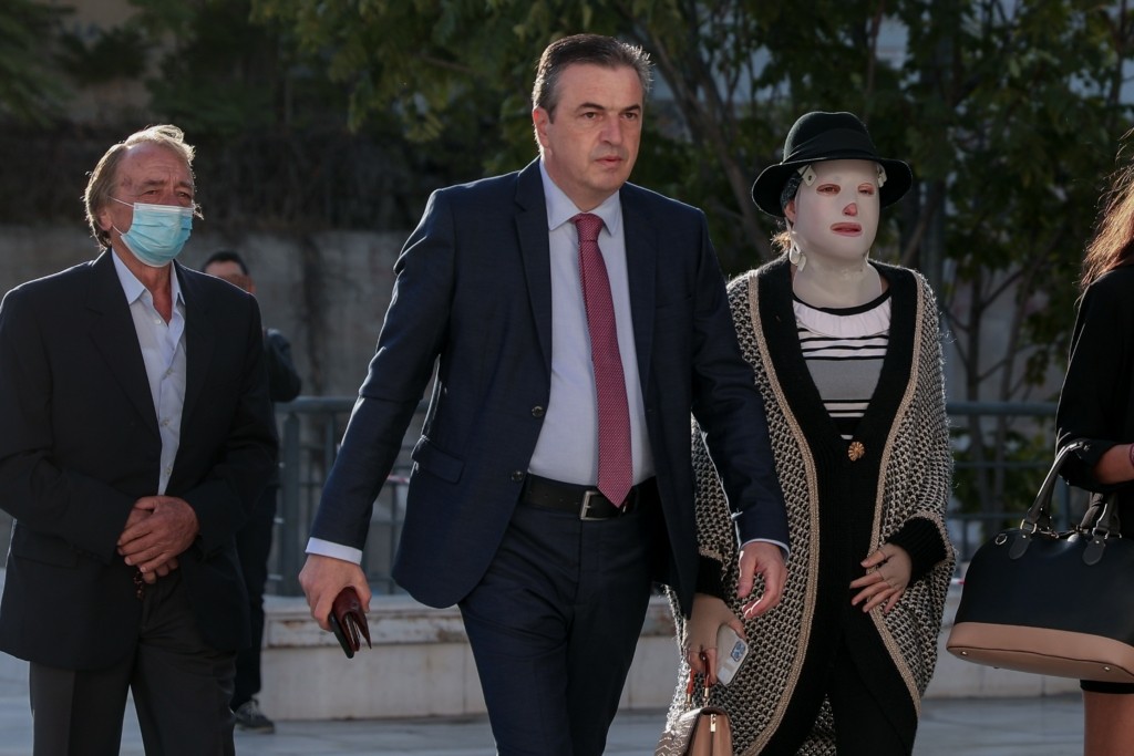 Στις 14 Οκτωβρίου με την απολογία της Έφης η τελευταία πράξη της δίκης για την επίθεση με βιτριόλι στην Ιωάννα Παλιοσπύρου (pics)