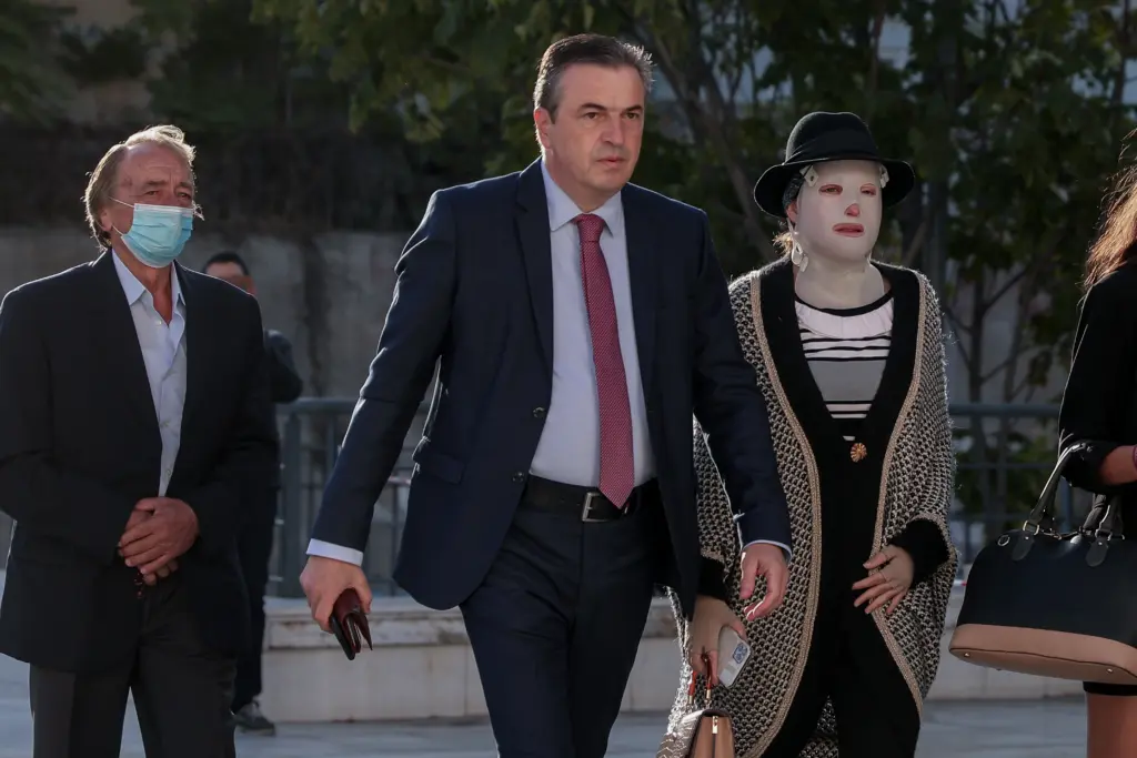 Στις 14 Οκτωβρίου με την απολογία της Έφης η τελευταία πράξη της δίκης για την επίθεση με βιτριόλι στην Ιωάννα Παλιοσπύρου (pics)