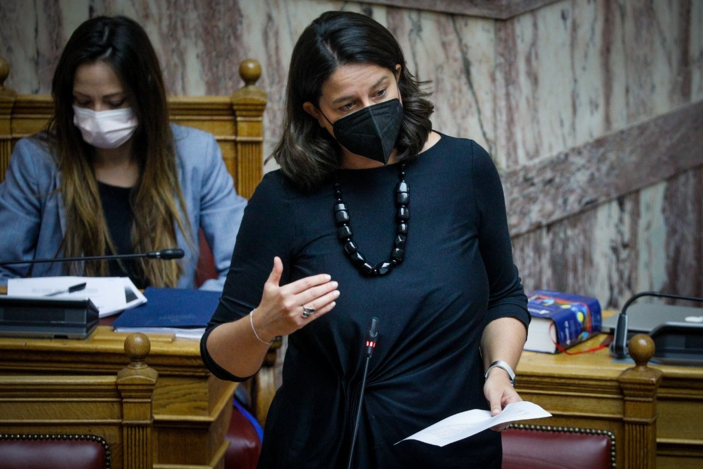 Ο Ρουβίκωνας πέταξε τρικάκια έξω από το σπίτι της Κεραμέως (pic)
