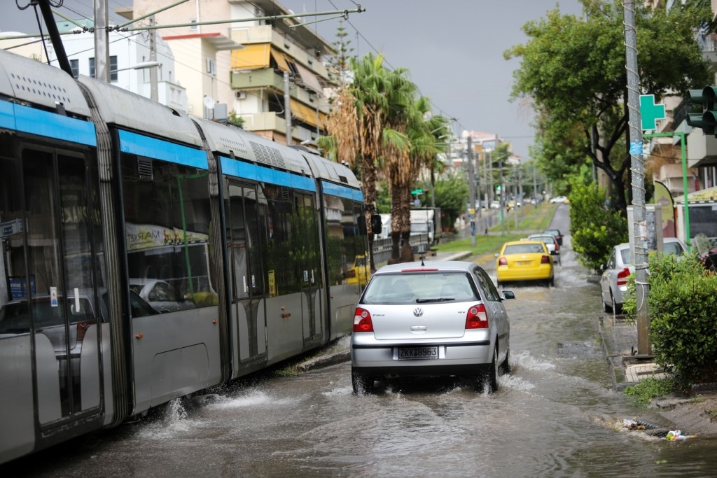 Ξεκίνησε η λειτουργία του τραμ – Κανονικά τα δρομολόγια του μετρό
