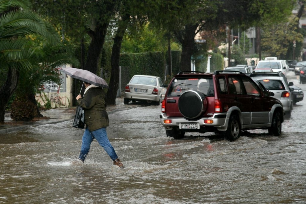 Έριξε σε 7 ώρες το 1/3 της βροχής που θα έριχνε σε ένα χρόνο στην Αθήνα