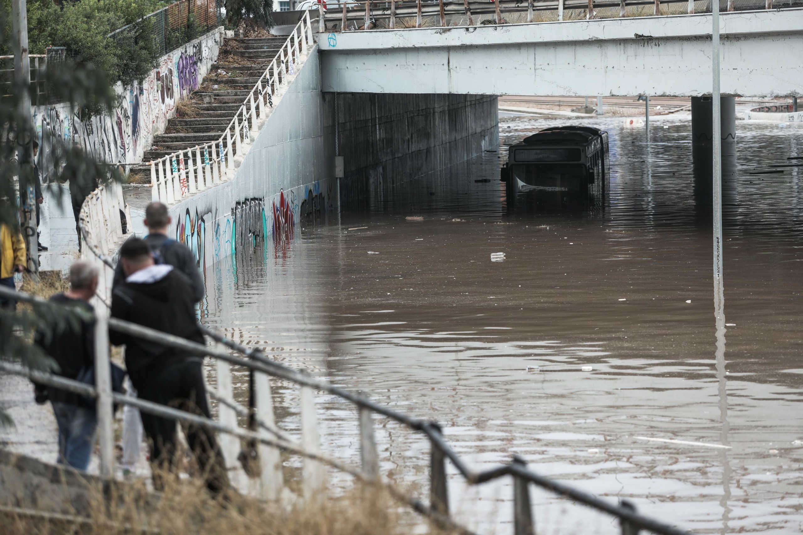 “Στις επάλξεις” ο κρατικός μηχανισμός για την κακοκαιρία – Όλα τα έκτακτα μέτρα (pics)