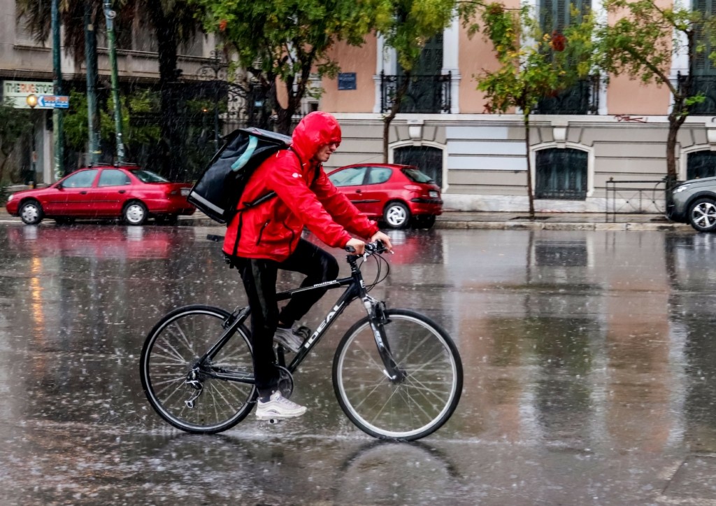 Έρχεται ραγδαία επιδείνωση του καιρού από την Κυριακή το βράδυ – Πού θα “χτυπήσει” (vid)