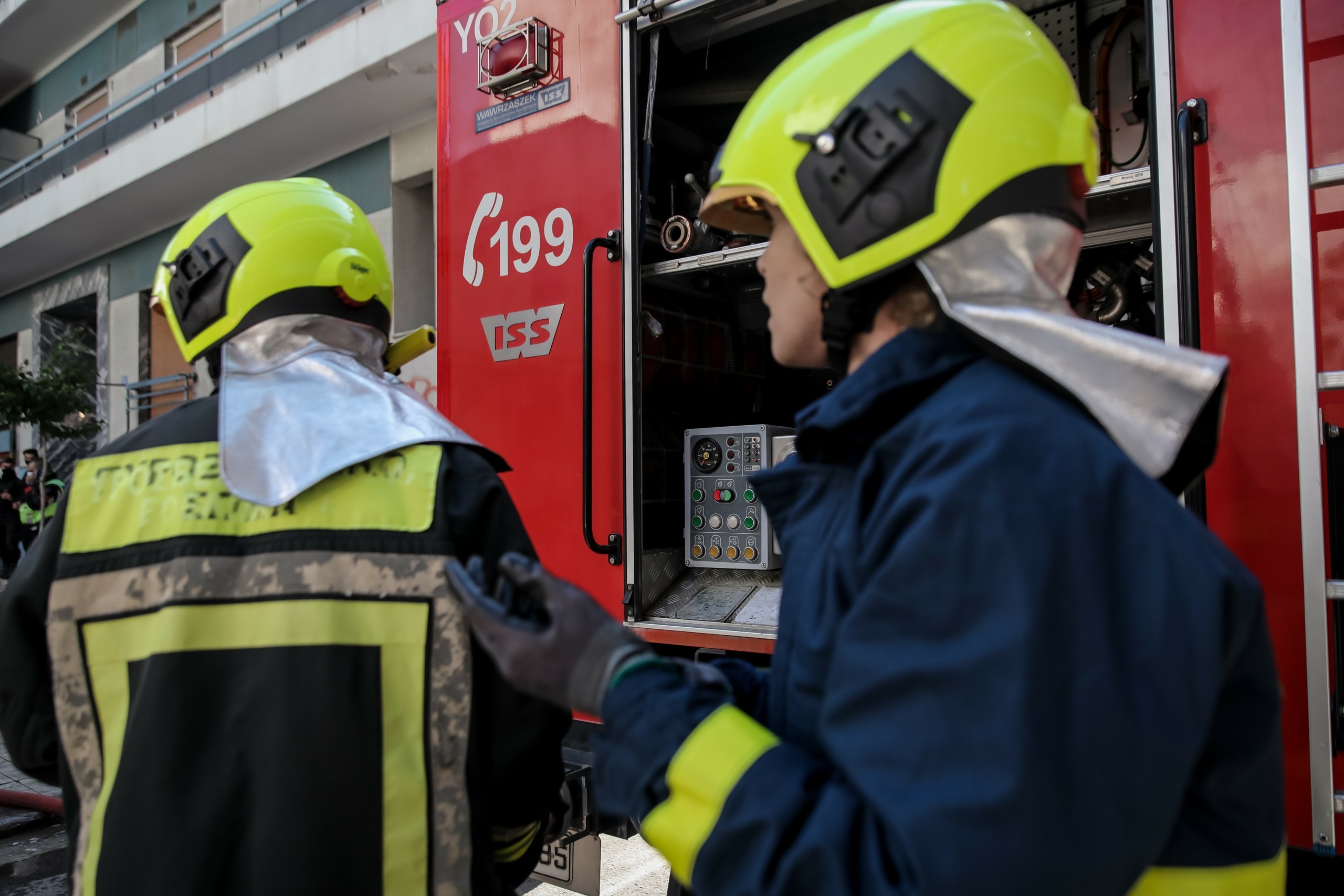 Μεγάλη φωτιά σε μάντρα αυτοκινήτων στο Μαρούσι