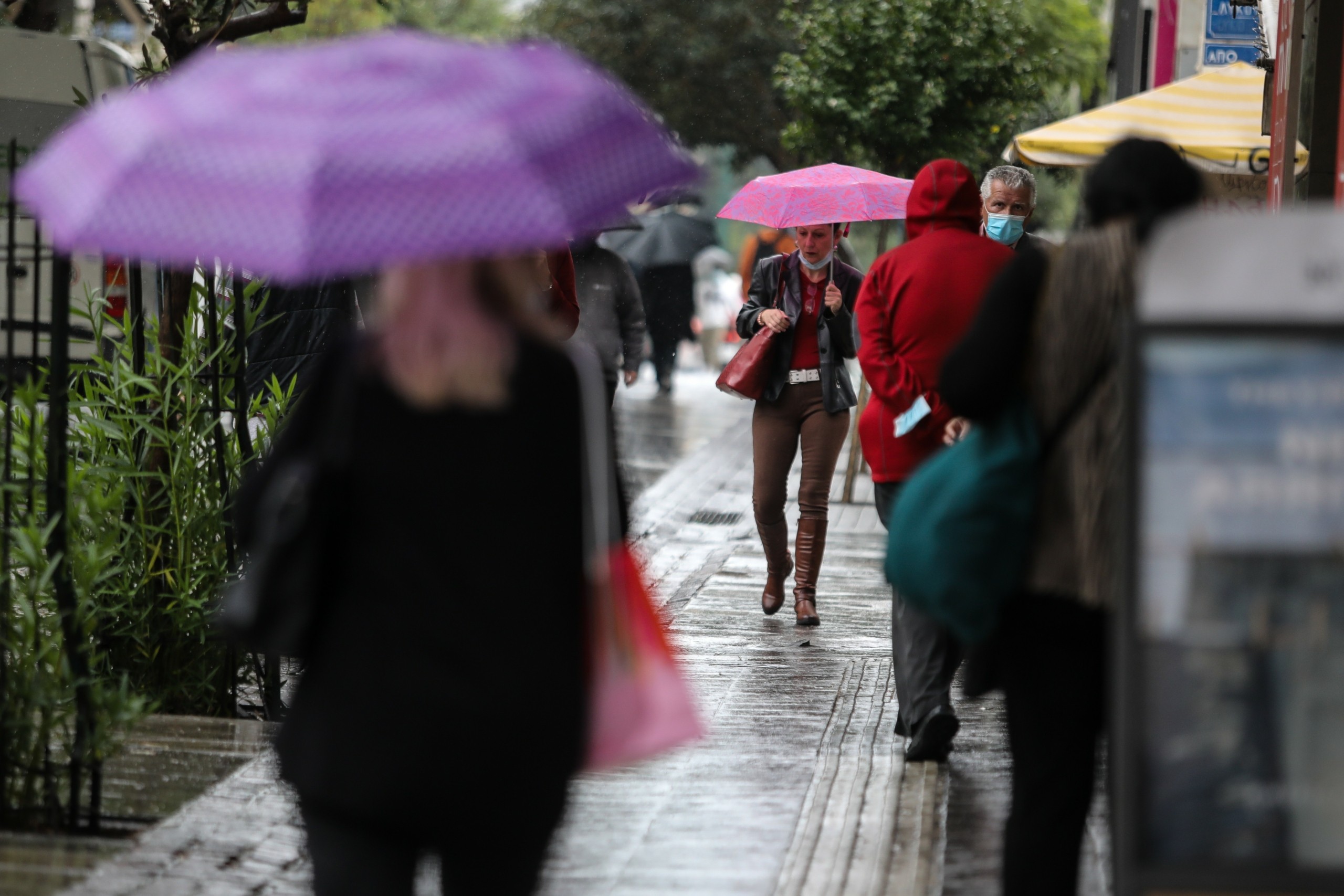 Χαλάει ξανά ο καιρός την Κυριακή – Βροχές και ισχυροί άνεμοι στο Αιγαίο