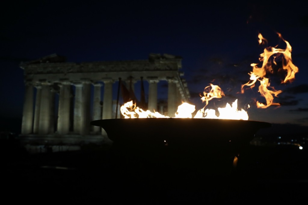Στα δικαστήρια οι τρεις ακτιβιστές που εισέβαλλαν στην αφή της Ολυμπιακής Φλόγας (pics)