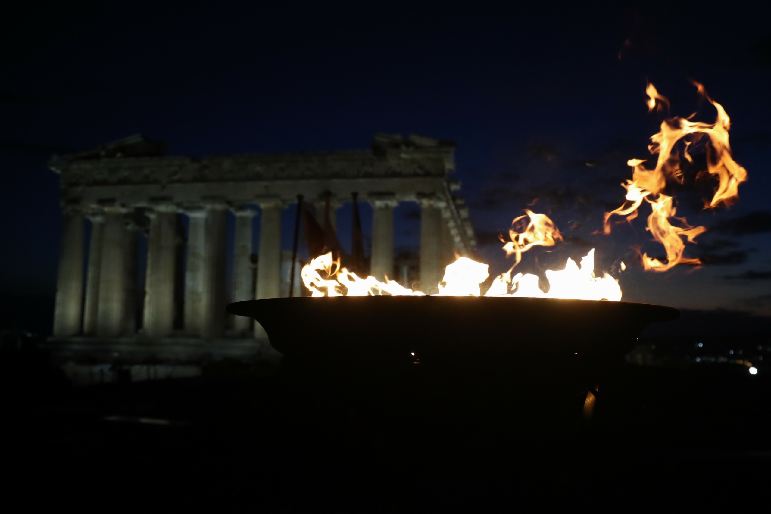 Στα δικαστήρια οι τρεις ακτιβιστές που εισέβαλλαν στην αφή της Ολυμπιακής Φλόγας (pics)