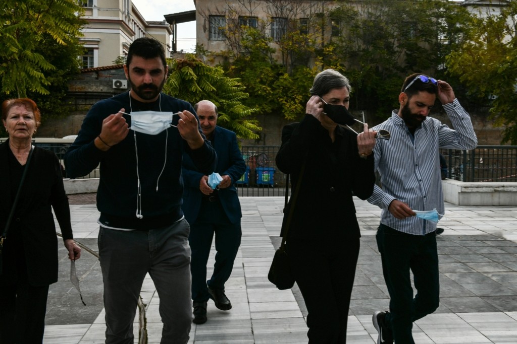 Με αιτήματα για μεγαλύτερη αίθουσα ξεκίνησε η δίκη για τον Ζακ Κωστόπουλο – Απών ο κοσμηματοπώλης (pics)