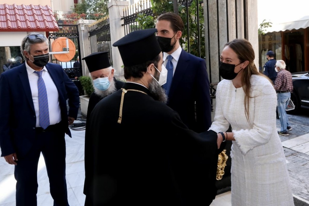 Στη Μητρόπολη Αθηνών ο Φίλιππος Γλύξμπουργκ με τη Νίνα Φλορ – Πήραν την ευλογία του Αρχιεπίσκοπου Ιερώνυμου