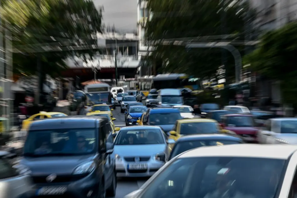 Zητούν “φακελάκια” των 300 ευρώ από υπερήλικες για να ανανεώσουν το δίπλωμα οδήγησης με πλαστές ιατρικές βεβαιώσεις