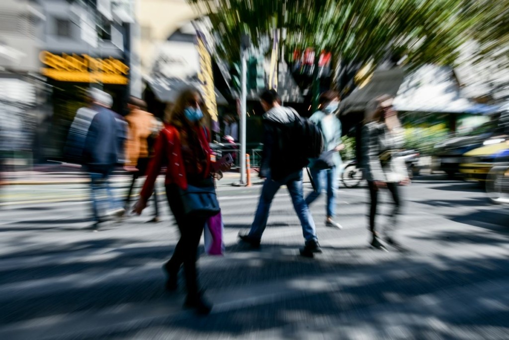 “Σε κάποιες περιοχές η πανδημία είναι μη αναστρέψιμη – Δεν θα αλλάξουν κάτι τα νέα μέτρα” (vid)