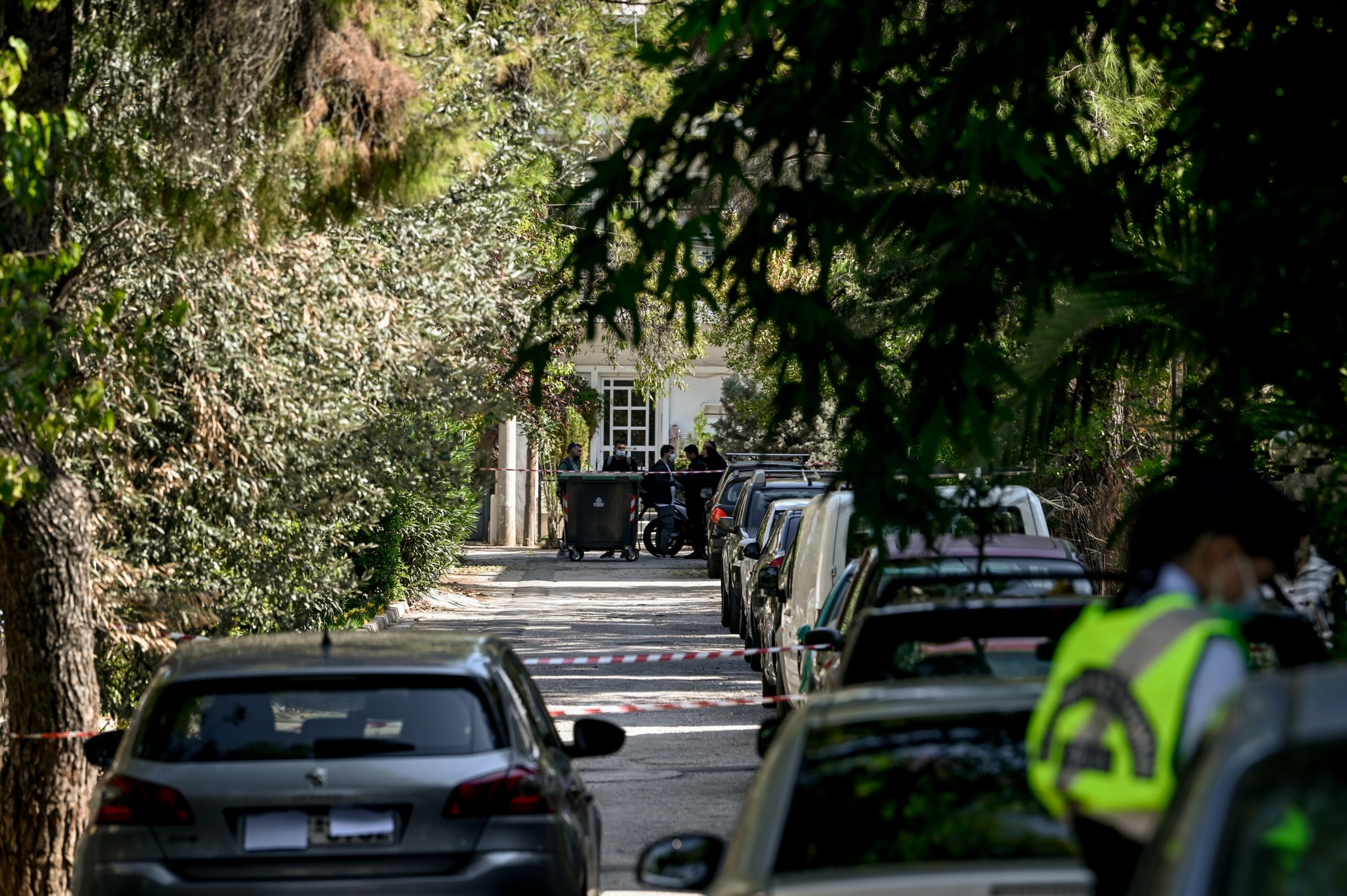 “Μου σκότωσες το παιδί, γιατί;” – Συγκλονίζει η μητέρα του τραυματία από τους πυροβολισμούς στη Νέα Ερυθραία (vids)