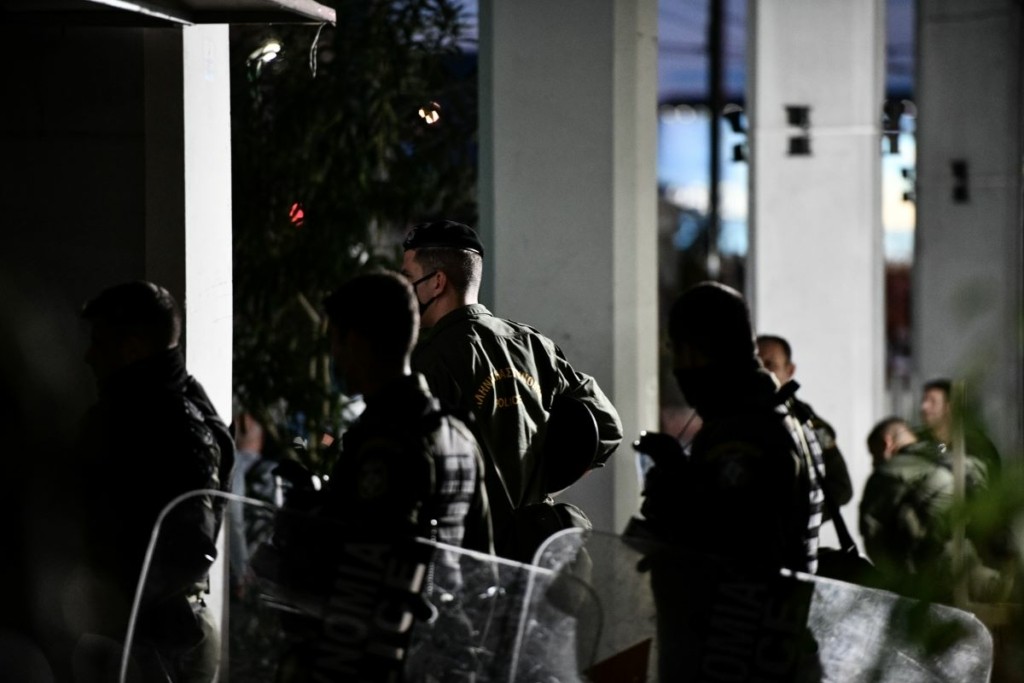 Οι διάλογοι της ΔΙΑΣ με το κέντρο της ΕΛ.ΑΣ. – Ερωτήματα για τη δράση των αστυνομικών (pics&vid)