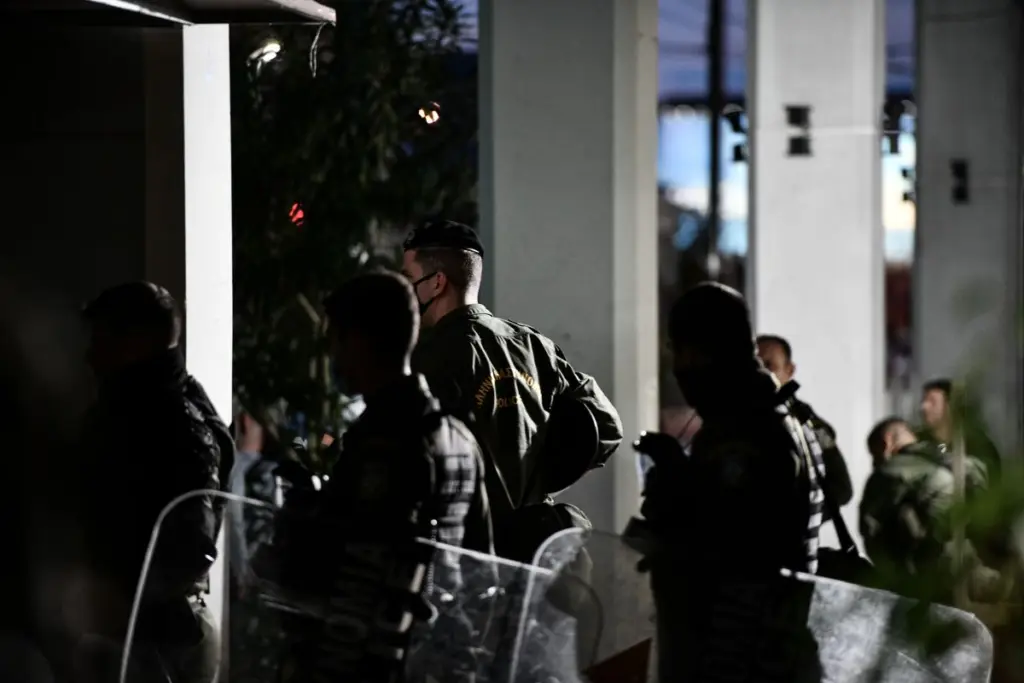 Οι διάλογοι της ΔΙΑΣ με το κέντρο της ΕΛ.ΑΣ. – Ερωτήματα για τη δράση των αστυνομικών (pics&vid)