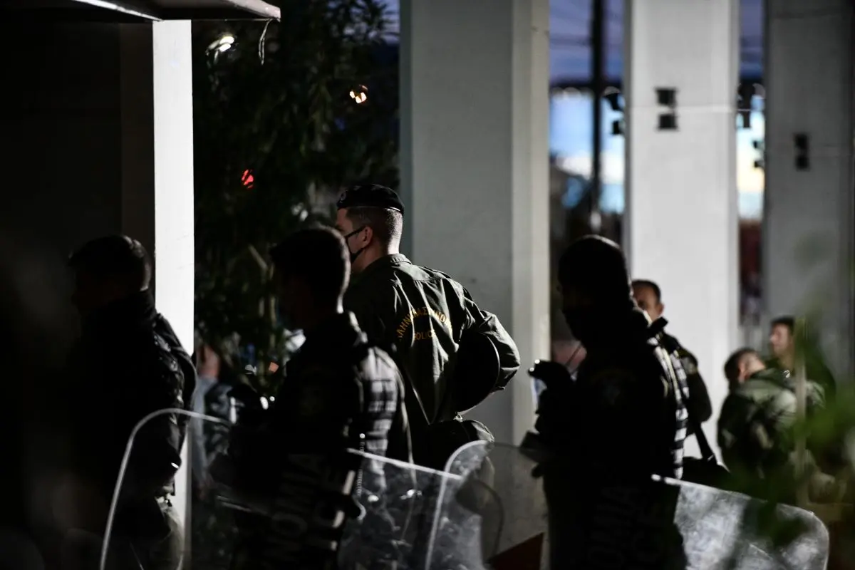 Οι διάλογοι της ΔΙΑΣ με το κέντρο της ΕΛ.ΑΣ. – Ερωτήματα για τη δράση των αστυνομικών (pics&vid)