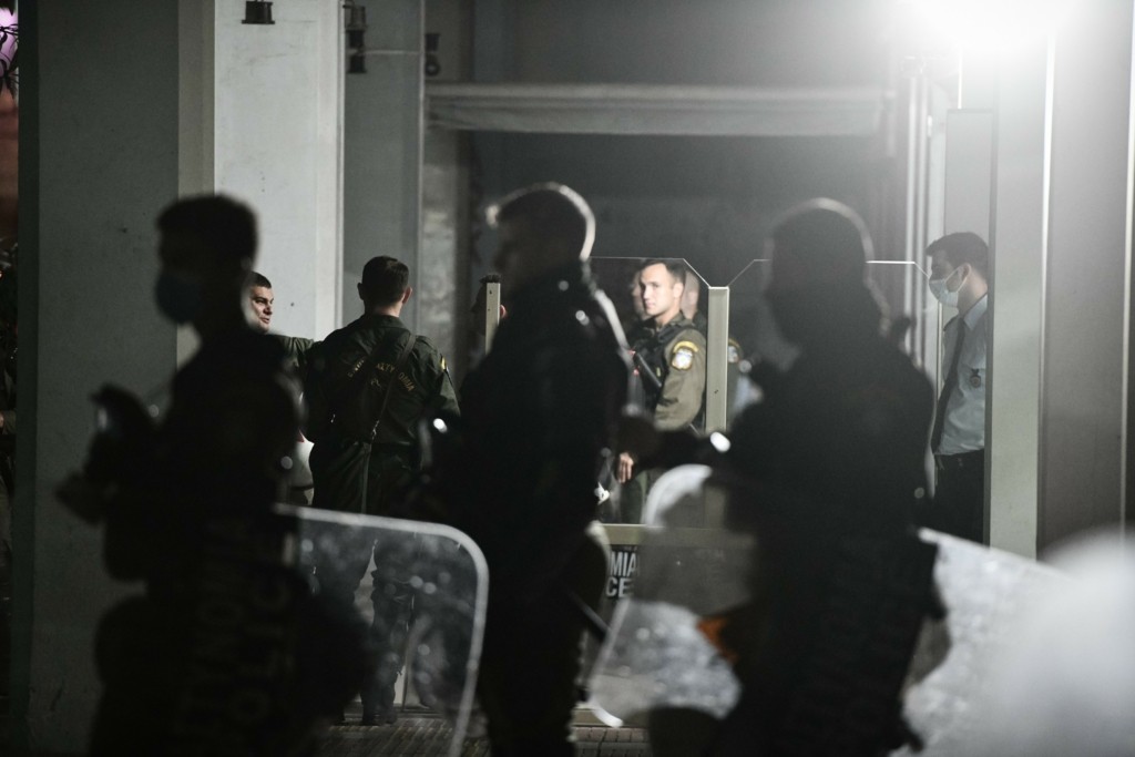 Τι λένε οι αστυνομικοί που ήταν στο Κέντρο την ώρα της καταδίωξης – Αυστηρή εντολή “κόφ’το” από τον αξιωματικό