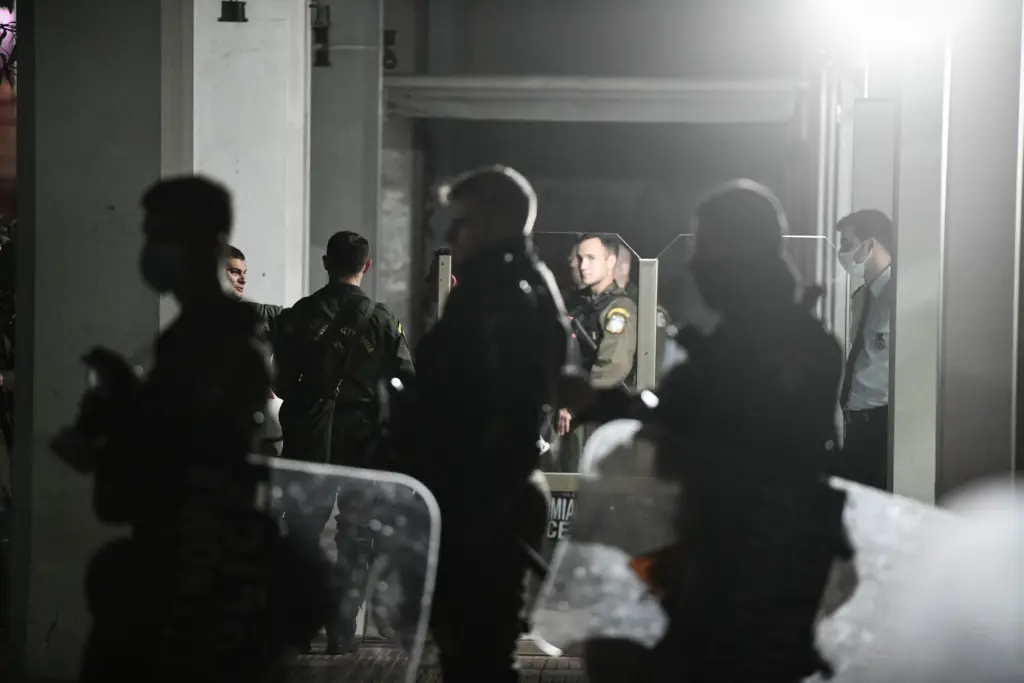 Τι λένε οι αστυνομικοί που ήταν στο Κέντρο την ώρα της καταδίωξης – Αυστηρή εντολή “κόφ’το” από τον αξιωματικό