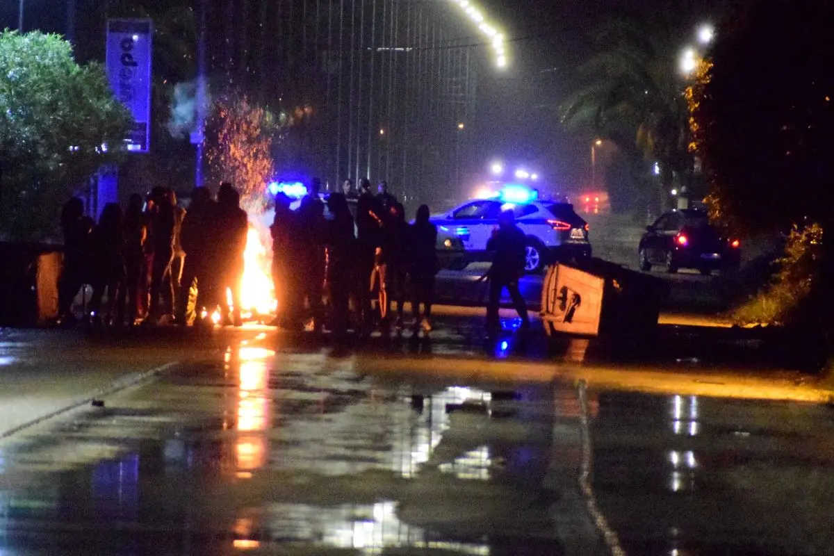 Φόβοι στην κυβέρνηση για ξεσηκωμό των Ρομά – Προσπαθεί να ξετυλίξει το “κουβάρι” της καταδίωξης η ΕΛΑΣ