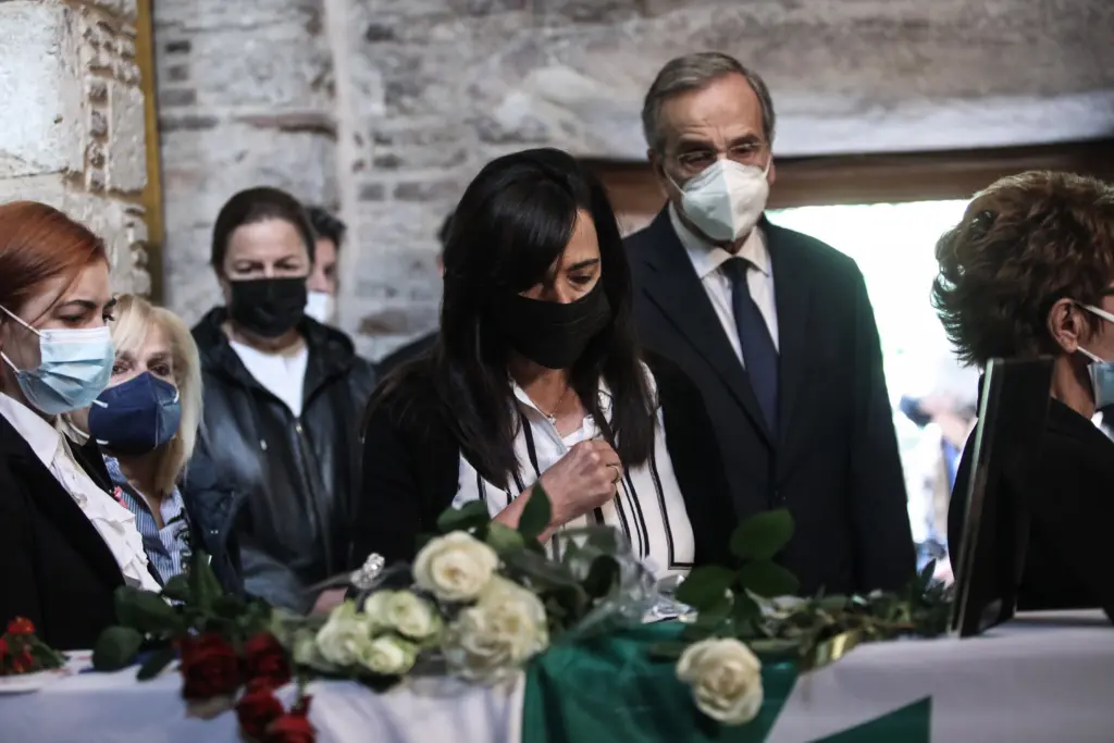 Συντετριμμένος ο Αντώνης Σαμαράς από τον χαμό της Φώφης Γεννηματά (pic&vid)