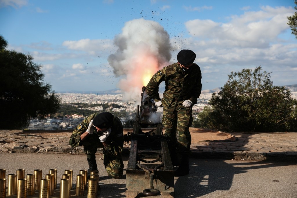Μετ΄εμποδίων οι 21 κανονιοβολισμοί στο Λυκαβηττό – Μπλόκαρε το κανόνι (pics&vid)