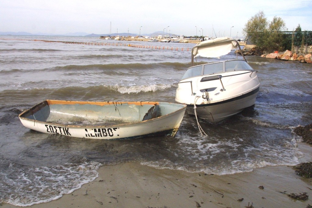 Θρίλερ στη Γλυφάδα με πτώμα γυναίκας