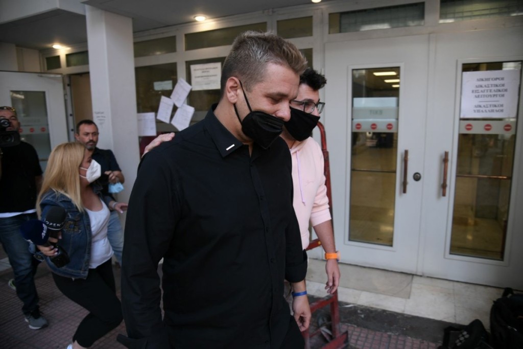 Ελεύθερος ο τραγουδιστής Αλέξης Πρεβενάς – Ζήτησε “συγνώμη” για την κοκαΐνη