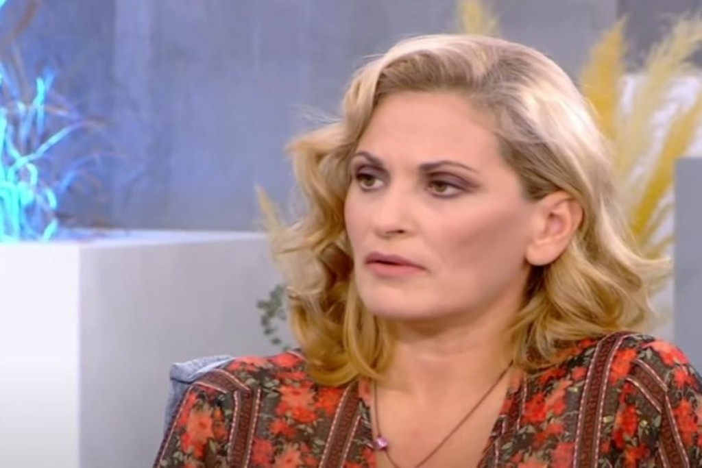 Η άκρως ιδιαίτερη δήλωση της Παπαθωμά – “Μια γυναίκα πρέπει να αφοσιώνεται και να παραδίδεται στον άντρα της”