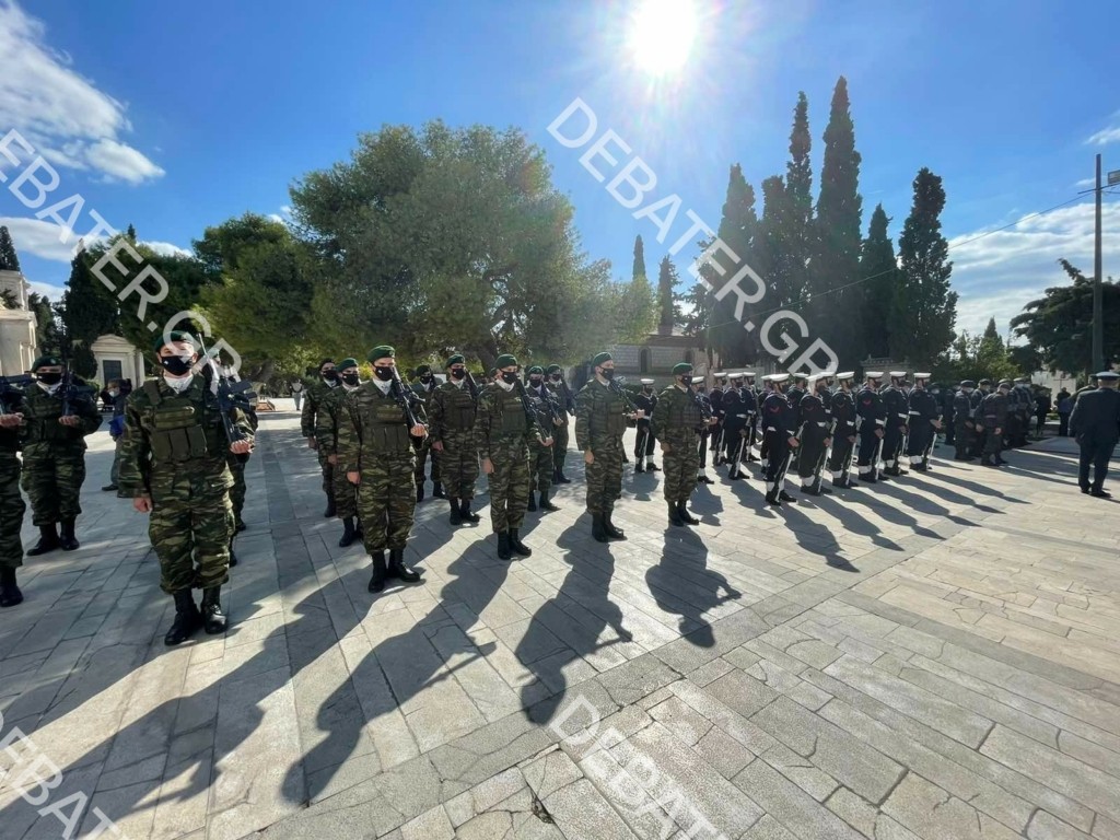 Στρατιωτικά αγήματα έξω από τη Μητρόπολη για τη Φώφη Γεννηματά – 9 στρατιώτες θα πυροβολήσουν τρεις  φορές (pics)