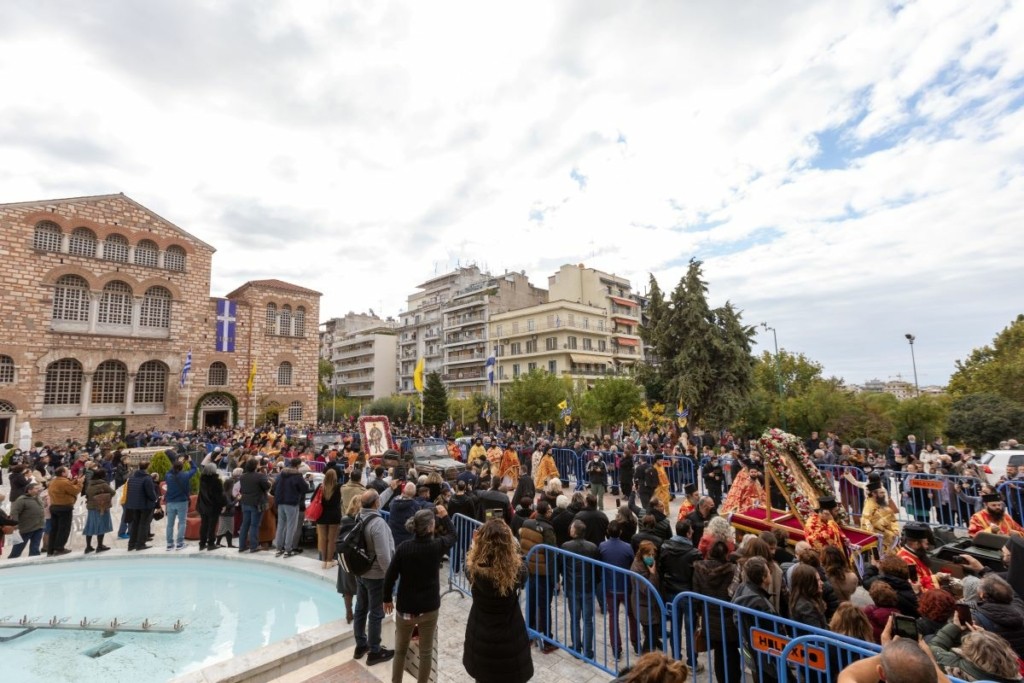 Παρέμβαση της δικαιοσύνης για τον ιερέα που καλούσε τους πιστούς να μην φοράνε μάσκα στον Άγιο Δημήτριο