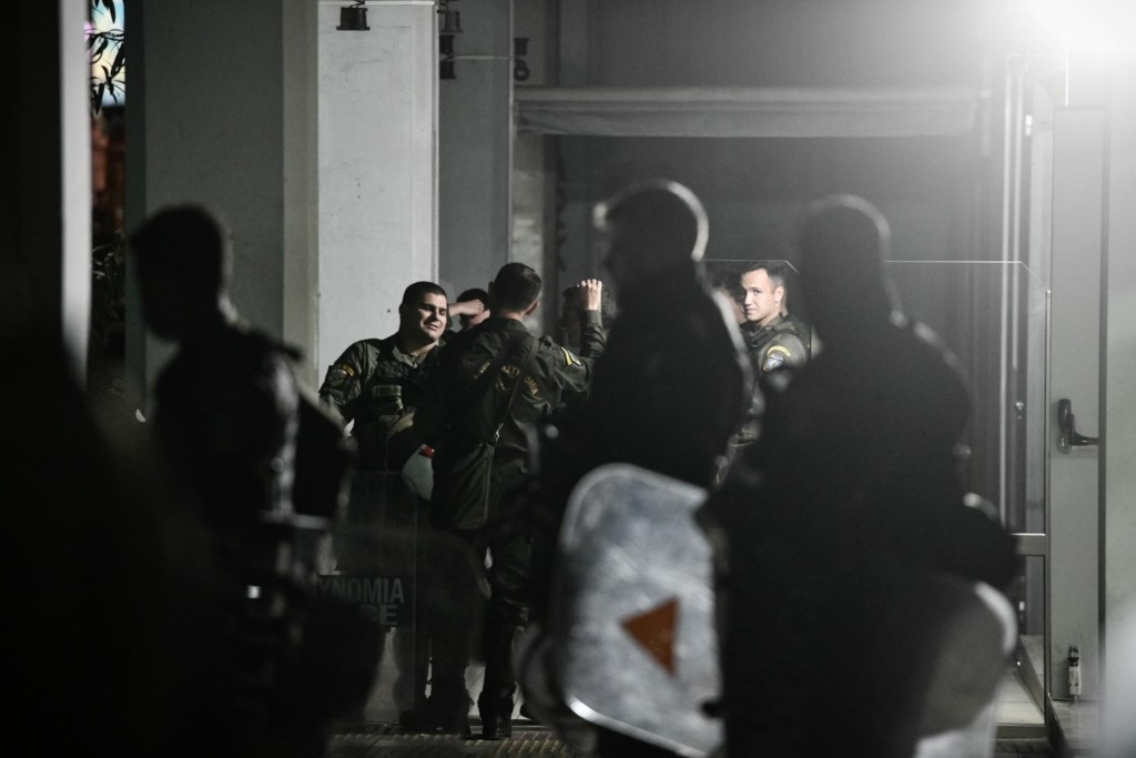Πέραμα – Γιατί το Κέντρο ζήτησε να σταματήσει η καταδίωξη – Τι λένε αστυνομικοί για την απάντηση που δεν έλαβαν