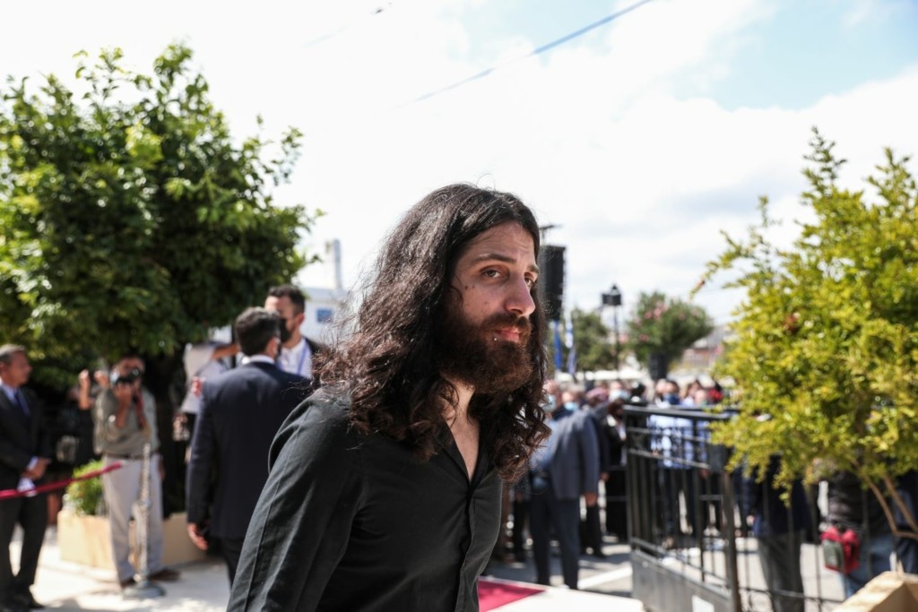 “Ο παππούς μου λείπει πάρα πολύ” – Συγκινούν τα λόγια του εγγονού του Μίκη Θεοδωράκη