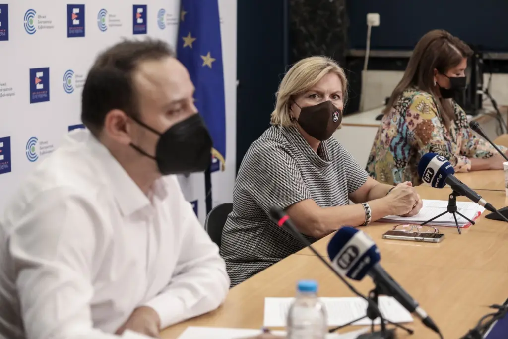 Ανοίγει η πλατφόρμα για την τρίτη δόση για όλους τους πολίτες άνω των 50