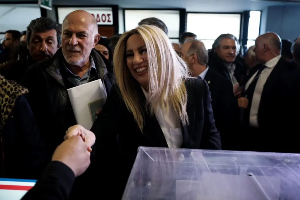 Όταν ο κόσμος αποθέωνε τη Φώφη Γεννηματά – Το δεκάλεπτο χειροκρότημα υπό το “Never Back Down” (vid)
