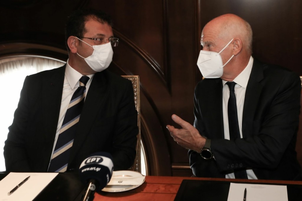 Το συμβολικό δώρο του Γιώργου Παπανδρέου στον Εκρέμ Ιμάμογλου (pics)