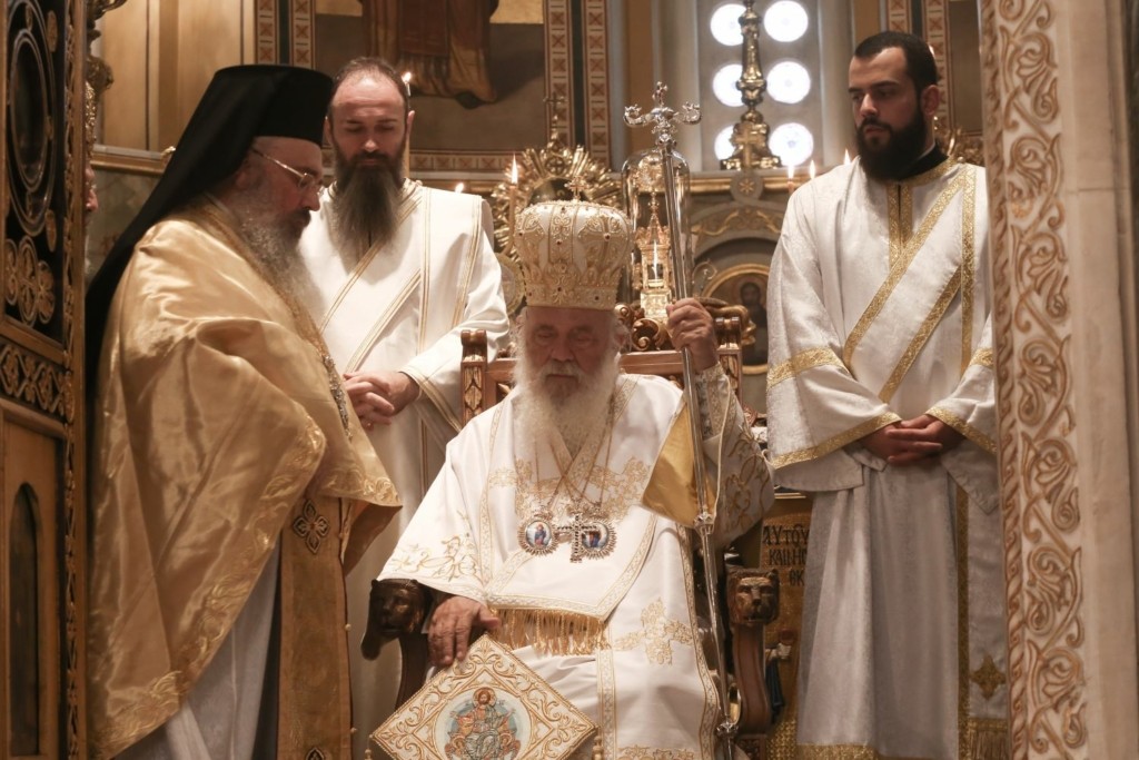 Οργισμένη απάντηση Ιερώνυμου στους αρνητές – “Όποιος δε συμφωνεί με τα μέτρα να πάει σπίτι του”