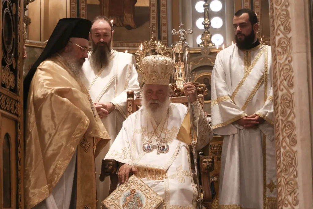 Οργισμένη απάντηση Ιερώνυμου στους αρνητές – “Όποιος δε συμφωνεί με τα μέτρα να πάει σπίτι του”