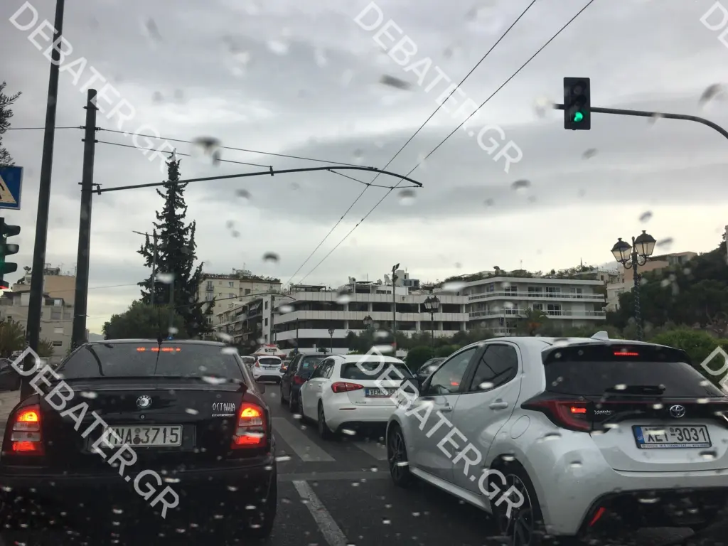 Άλλη μια δύσκολη μέρα στους δρόμους της Αθήνας – Δείτε πού υπάρχει κίνηση ΤΩΡΑ (pics)
